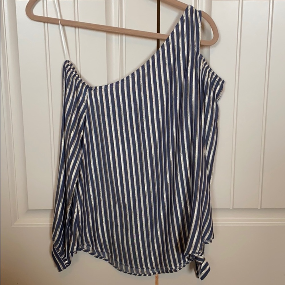Express Top - Picture 2 of 5